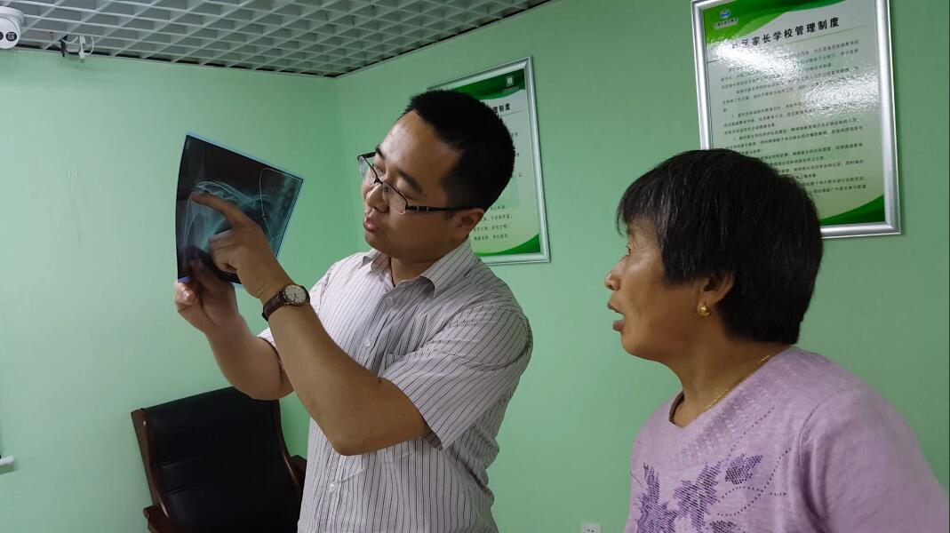 看诊1.jpg 看诊1.jpg