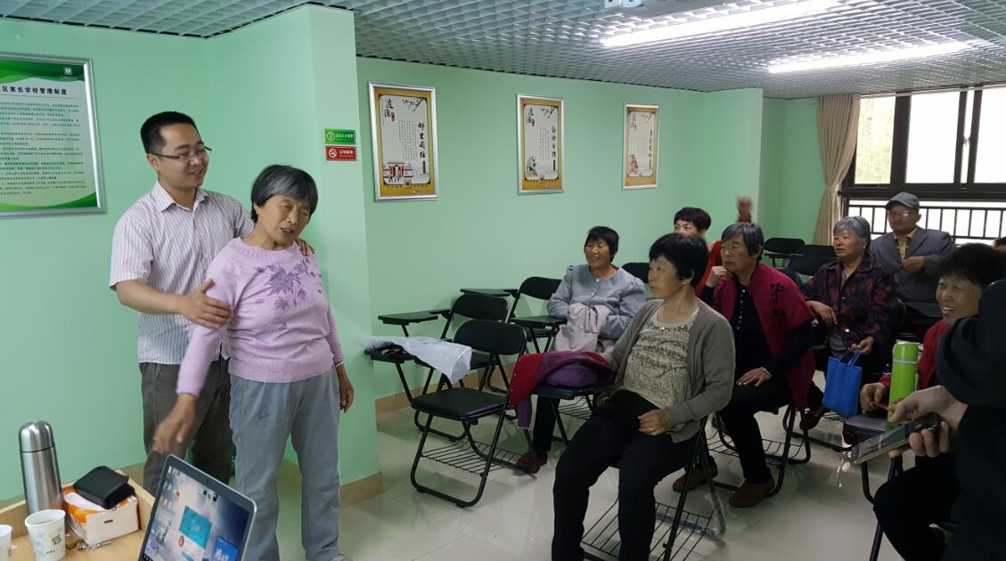 高林课前看诊.jpg 高林课前看诊.jpg
