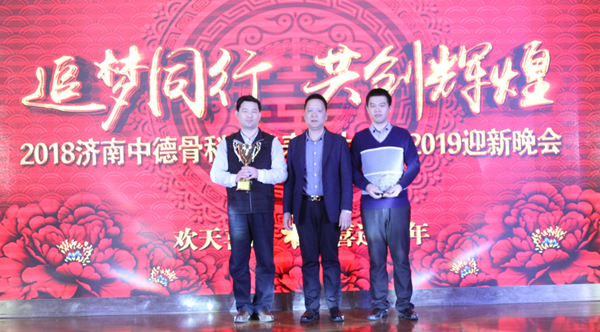 业绩达标奖和最佳自主_副本.png 业绩达标奖和最佳自主_副本.png