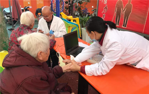 中德骨科公益体检逸家人老年公寓02.jpg 中德骨科公益体检逸家人老年公寓02.jpg